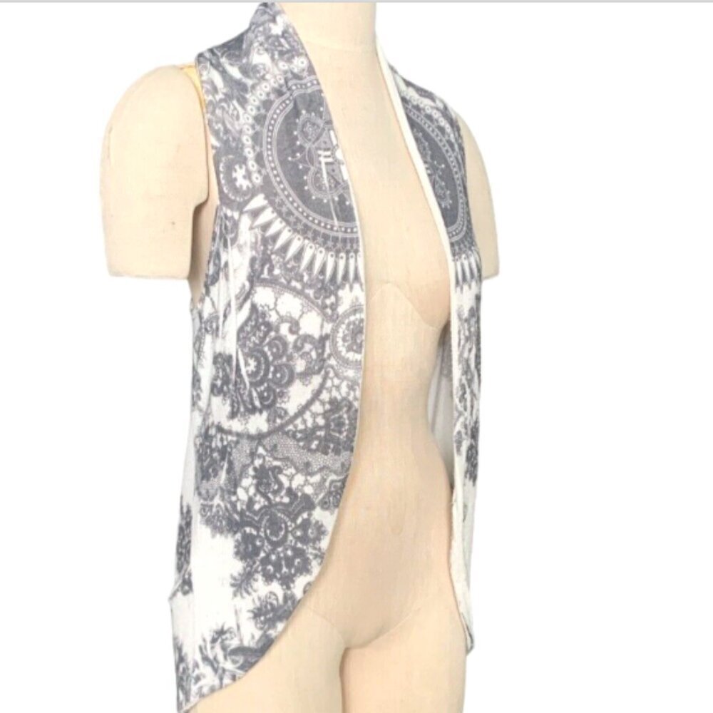 Grass Collection BOHO Floral Soft Open Knit Circle-Vest M Cream & Gray 125i